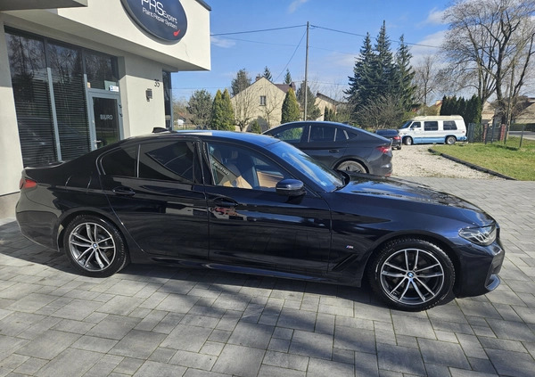 BMW Seria 5 cena 194900 przebieg: 110000, rok produkcji 2021 z Kraków małe 211